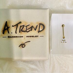 Elegant Gold and Zircon vertical cartilage earring